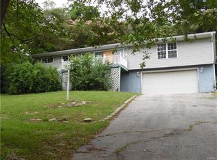 233 Center Dr, Caseyville, IL 62232