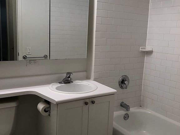 4th image of 88 Greenwich St APT 426