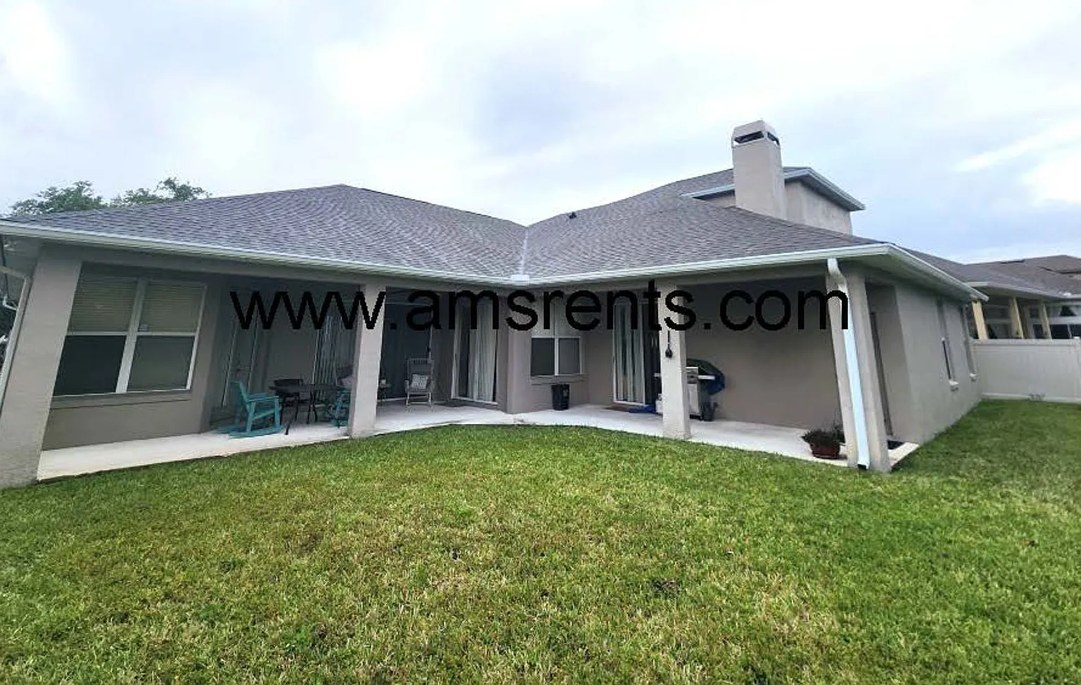 Spacious 5 bedroom home in Hunter Creek — Photo 2