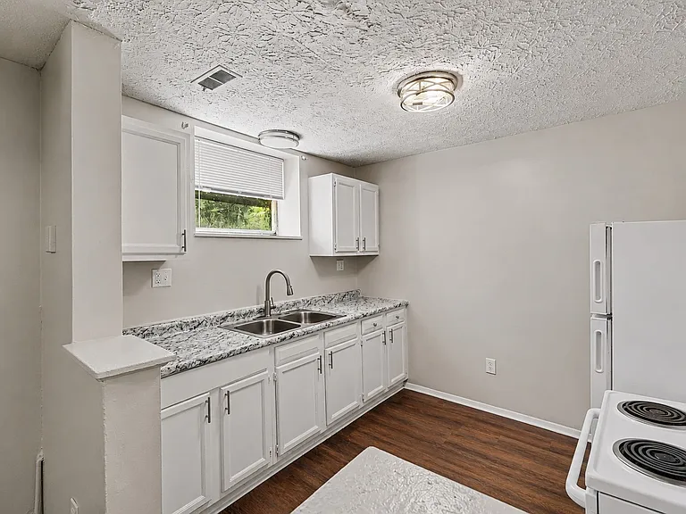 566 Glenwood Ave #5 — Photo 4