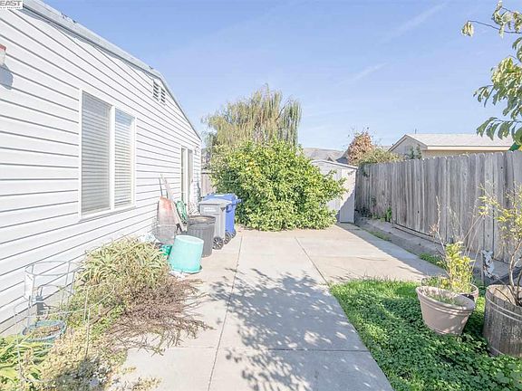 3rd image of 143 Manzanita Ave