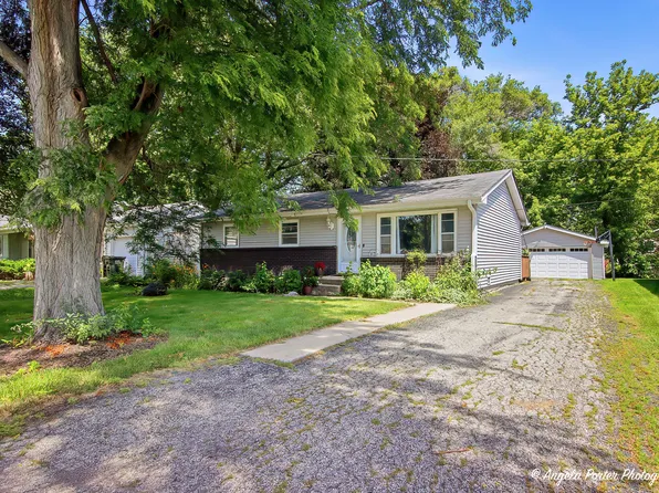 4800 Willow Ln, McHenry, IL 60050