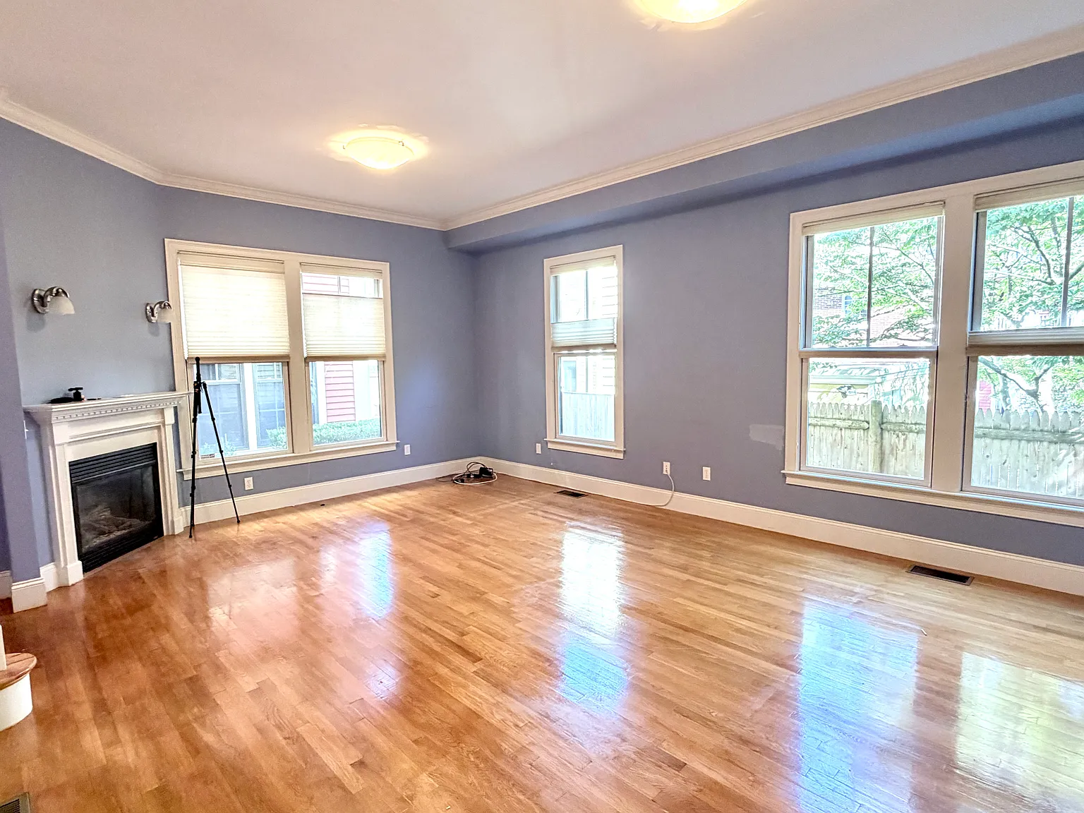 4 bed, 3.5 bath, 1933 sqft, $5,600 — Photo 2