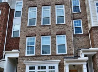 43583 Helmsdale Ter, Chantilly, VA 20152
