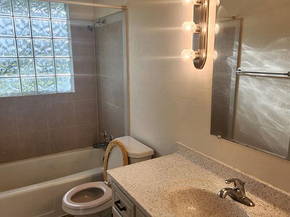 3rd image of 3396 S Peck Cir