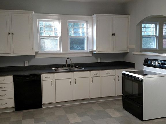 2nd image of 1305 E Blackstock Rd