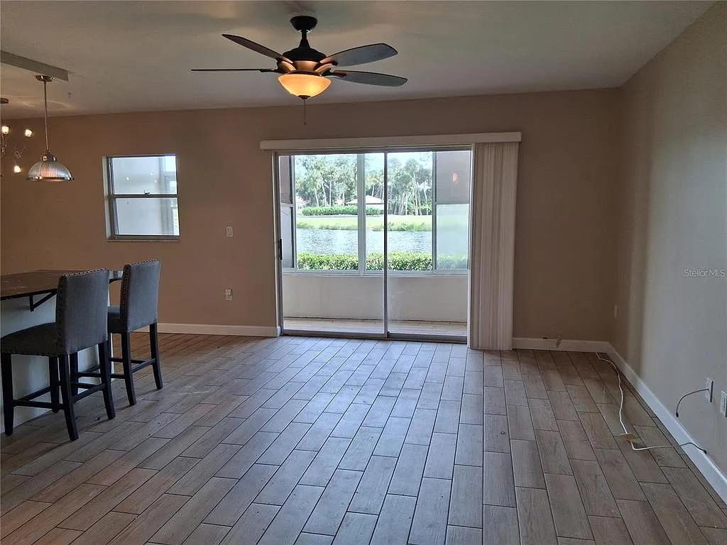 1 bed, 1.5 bath, 717 sqft, $1,600 — Photo 3