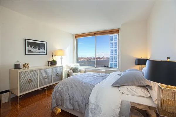 Sold by Maxwell Jacobs | media 18