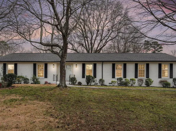 8616 Fallsdale Dr, Charlotte, NC 28214