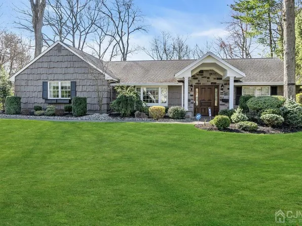 16 Hillwood Ave, Edison, NJ 08820