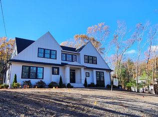 7 Overlook Dr, Bedford, MA 01730