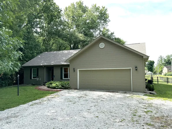 1395 W Deer Cliff Dr, Crawfordsville, IN 47933