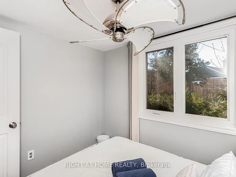 18 1/2 Lakeshore Dr — Photo 13
