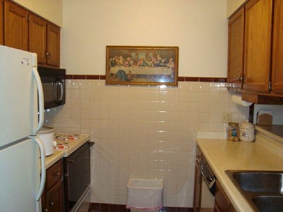3rd image of 804 S Park Ave APT 2C