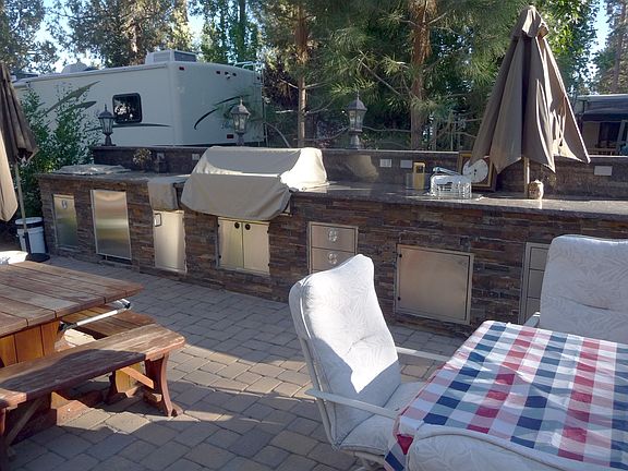 Outdoor Kitchen