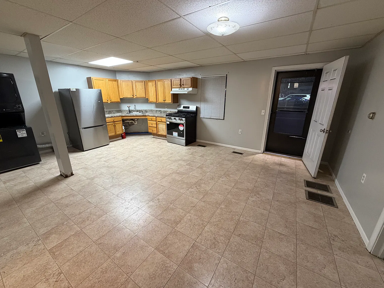 2 bed, 1300 sqft, $1,300 — Photo 2