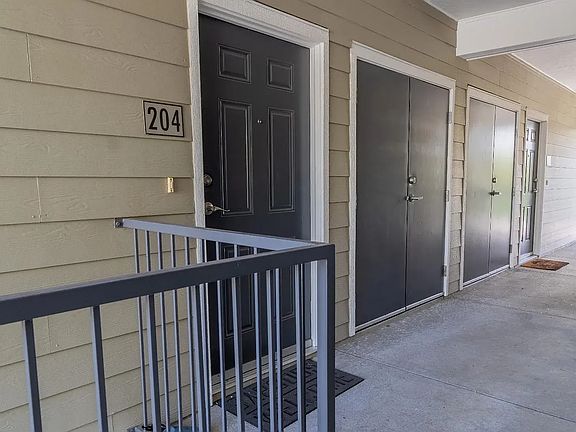 2nd image of 1818 Moore Blvd APT 204