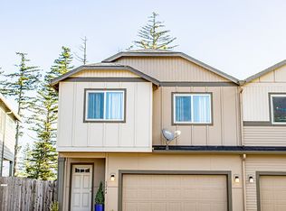 1244 SE Windsong Dr, Cascade Locks, OR 97014