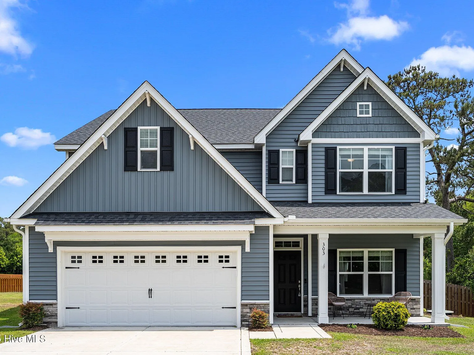 4 bed, 2.5 bath, 2695 sqft, $2,450 — Photo 1