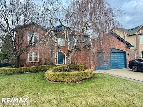 21227 Summerfield Dr, Macomb, MI 48044