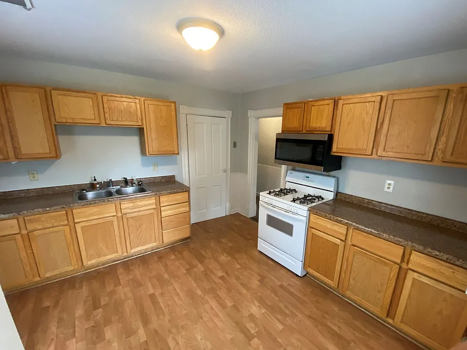 104 8th St NW APT