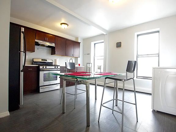3rd image of 287A Hart St #3