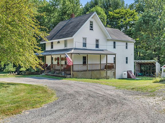 3rd image of 199 Pinewoods Road