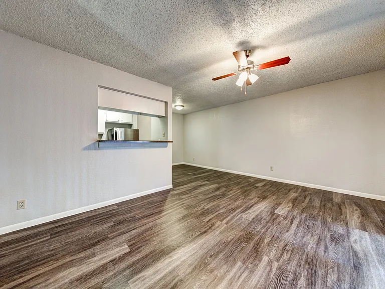 Chimney Park Apartments — Photo 8