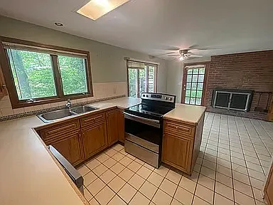 4 bed, $3,290 — Photo 2