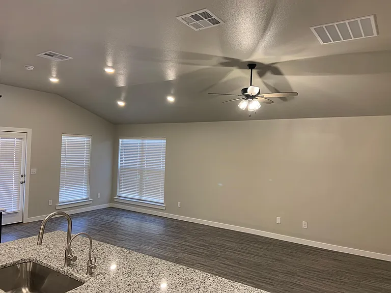 3608 Valencia Ave — Photo 9