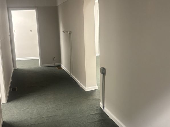 114 E 4th St Suite B