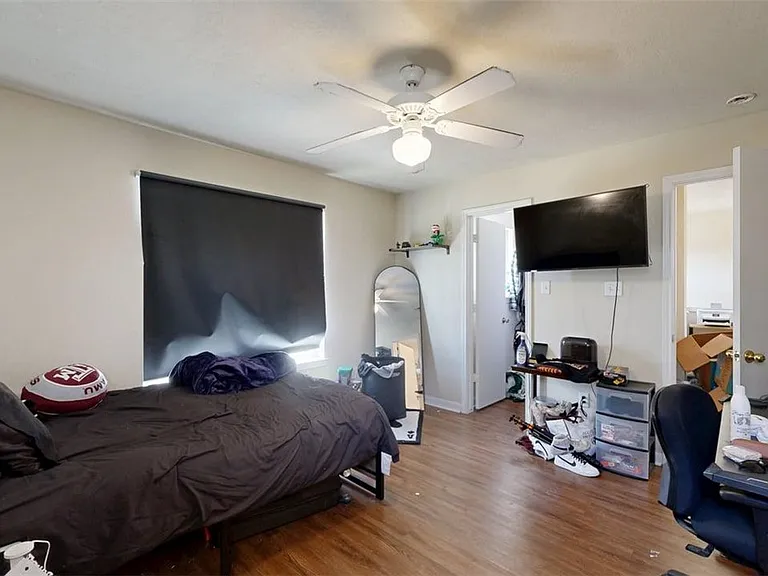 2933 McLaren Dr — Photo 14