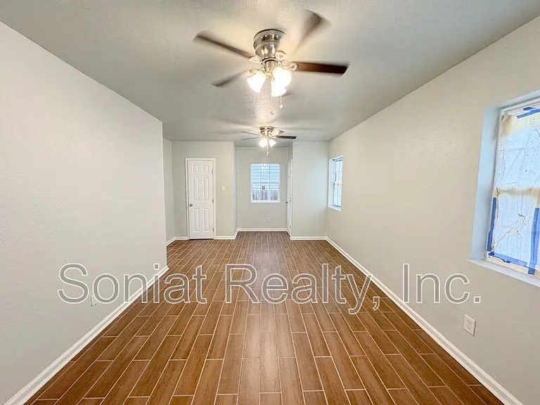 3433 Lasalle St — Photo 10