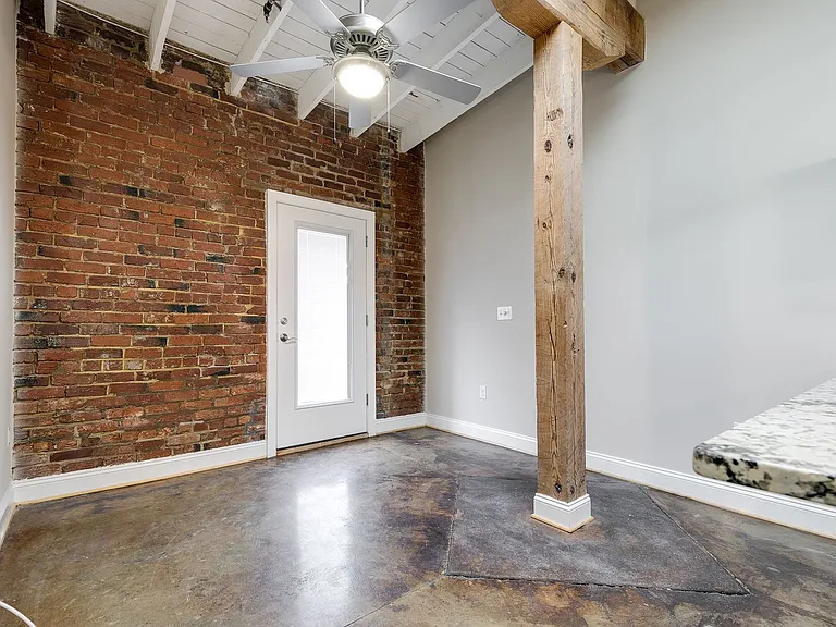 1710 E Franklin St — Photo 22