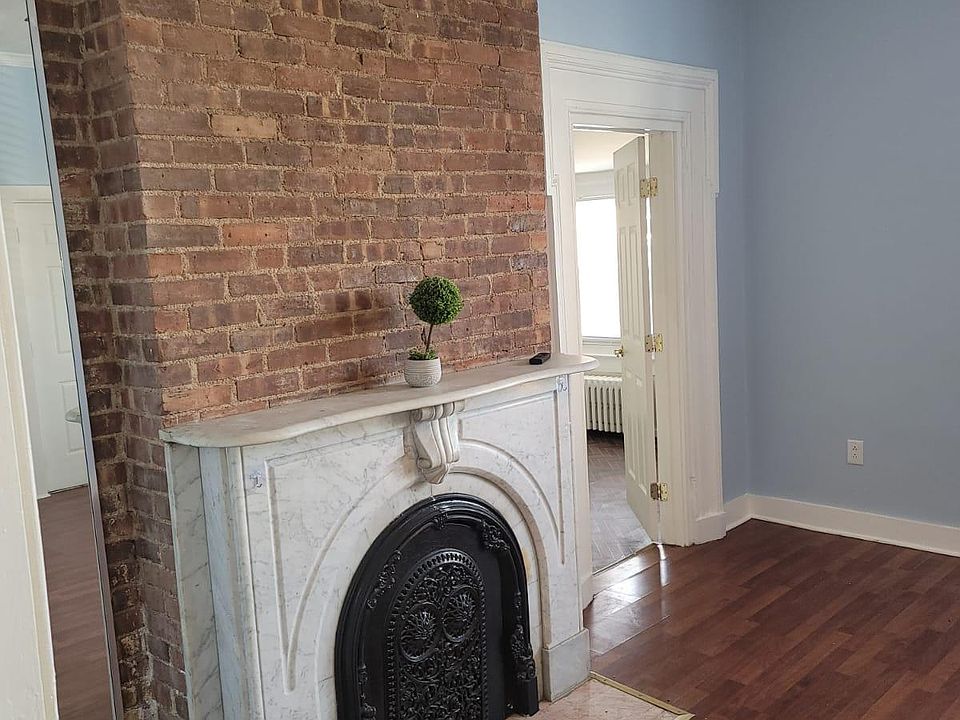 1st image of 17 Bell Pl Floor 1