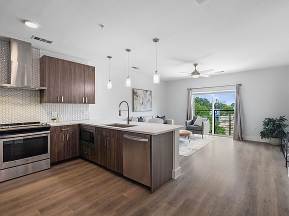 5th image of 2213 Poquito St