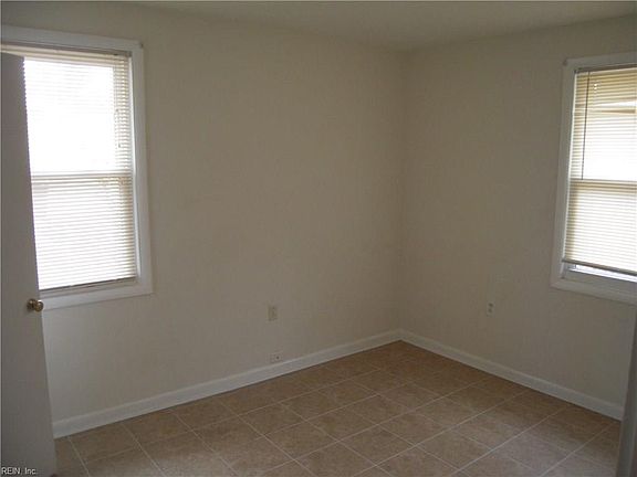 5th image of 2212 London St #A