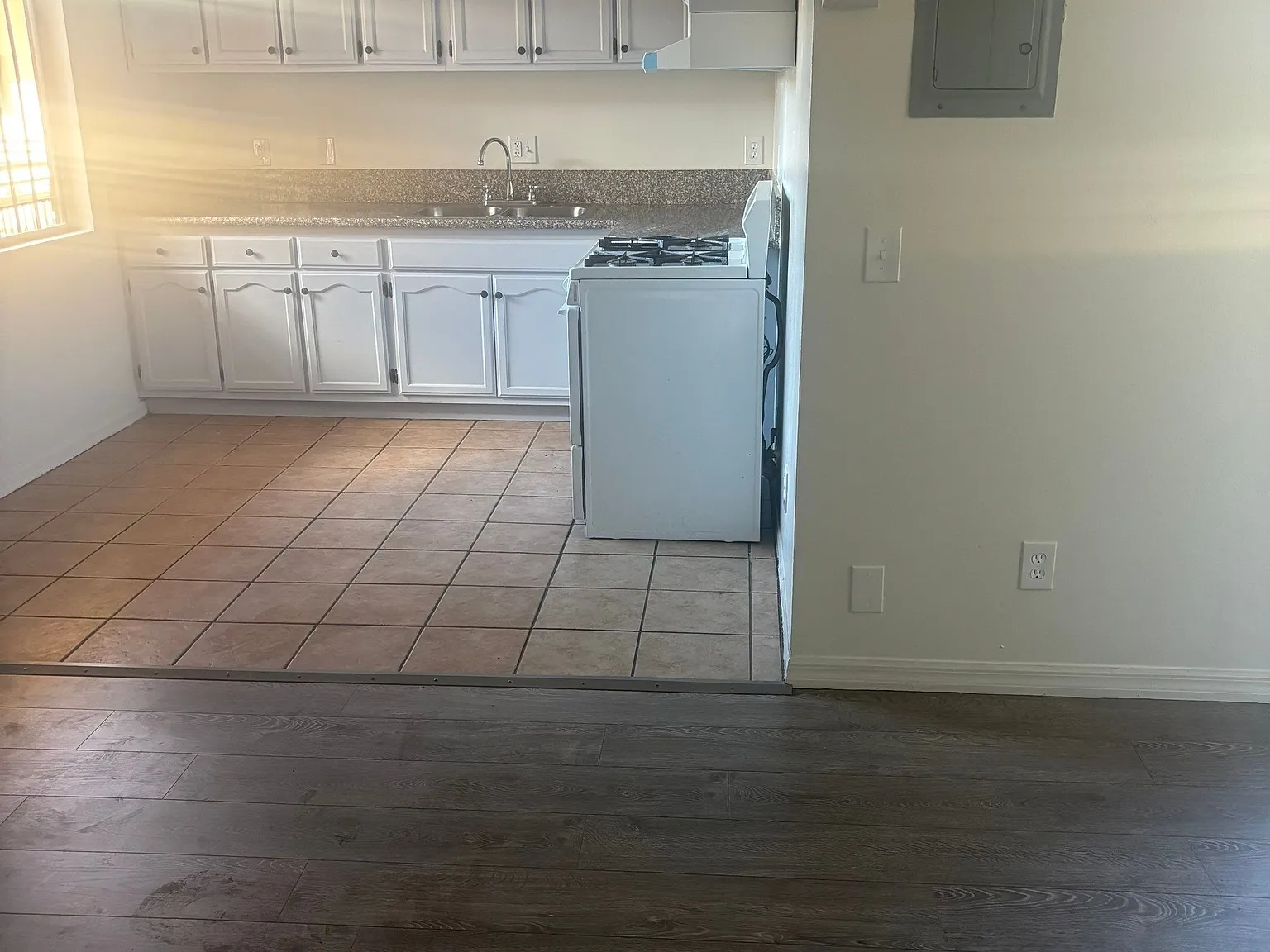 3 bed, 765 sqft, $2,200 — Photo 2