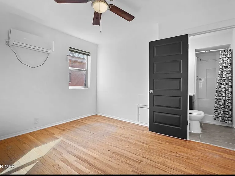 1018 Brown St #B — Photo 11