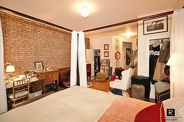 Rented by R New York