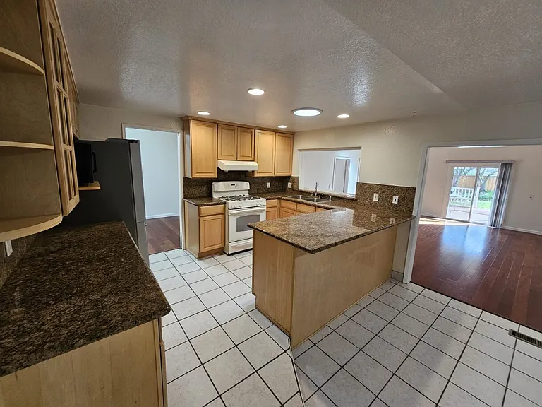 5686 Geranium Ct — Photo 26