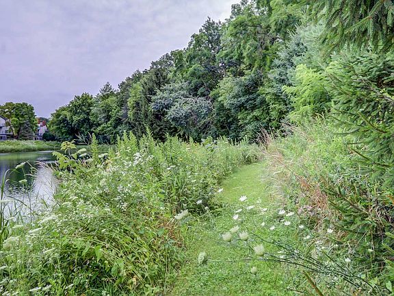 Woodland Hills Park Near