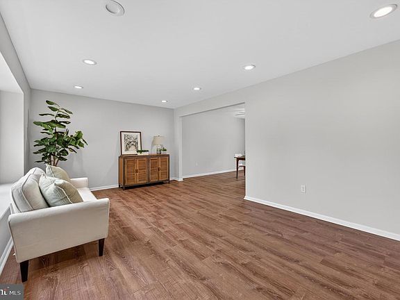 4th image of 104 Temple Blvd