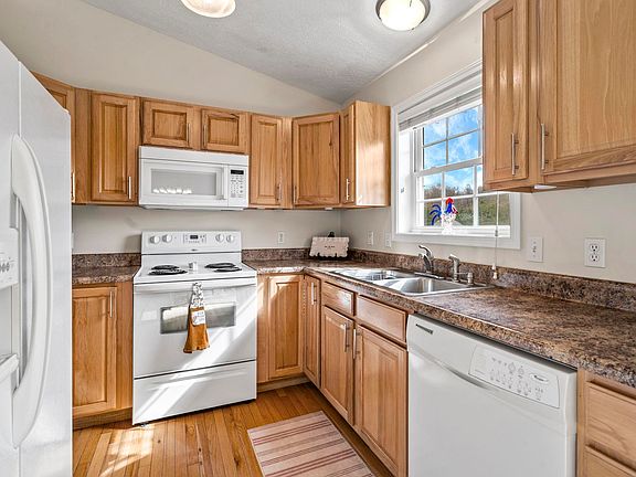 3rd image of 2387 Woodcock Ln