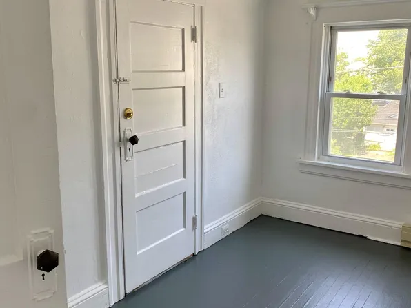 831-833 Brewster St #3, Bridgeport, CT 06605