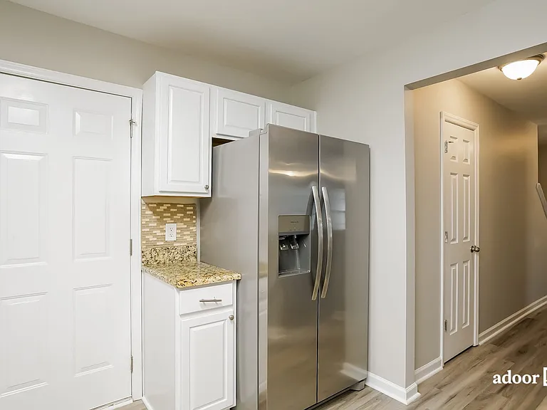 4037 Griffis Glen Dr — Photo 2