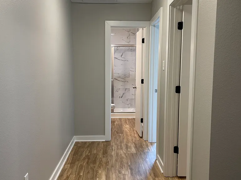 717 W 32nd St #A — Photo 14