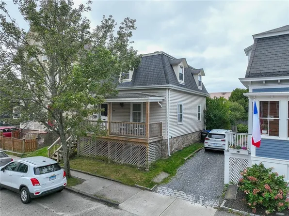 10 Pond Ave, Newport, RI 02840
