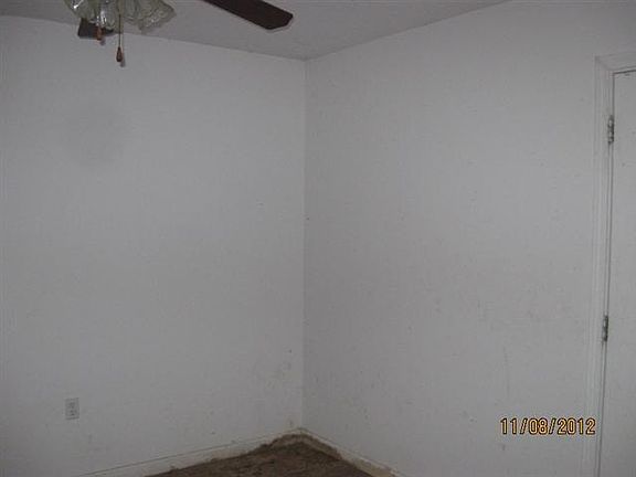 5th image of 909 E Northend Ave