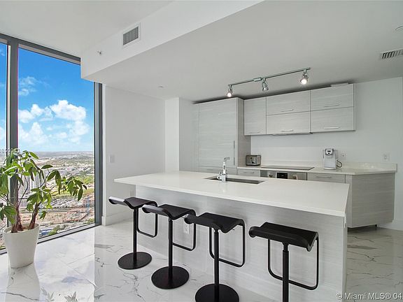 5th image of 650 NE 32nd St Unit 4901
